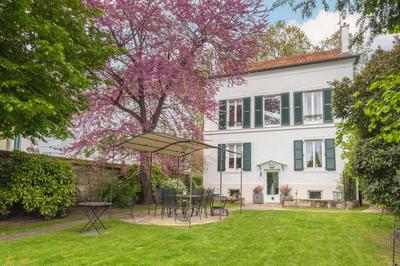 Maison - 245 m² - 10 pièces