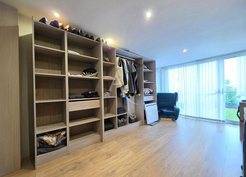 Maison - 202 m² - 6 pièces