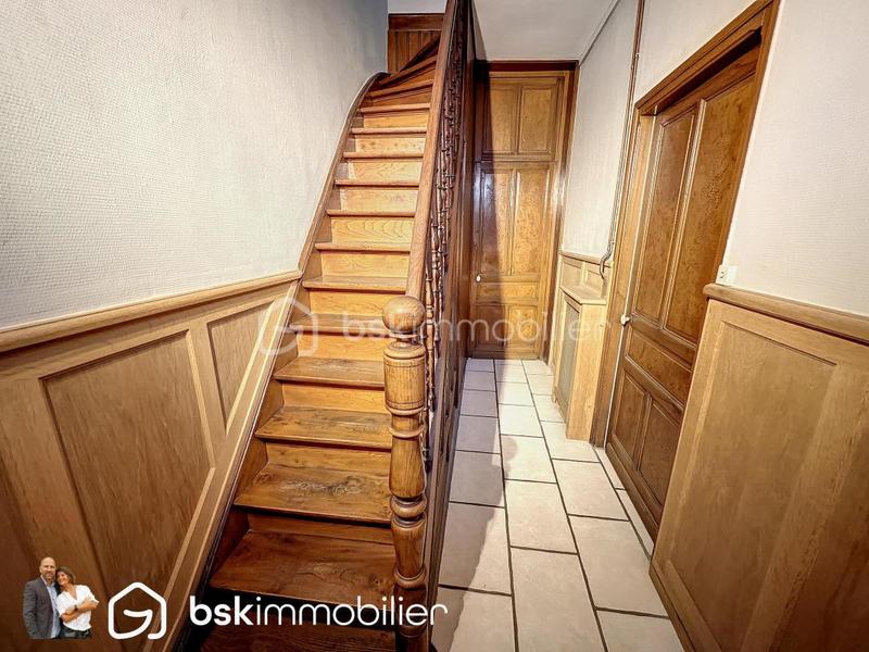 Maison - 212 m² - 7 pièces