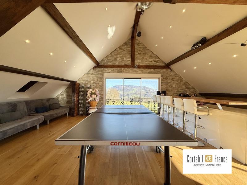 Maison - 512 m² - 11 pièces