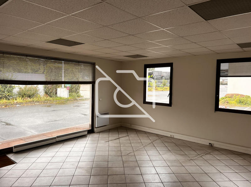 Entrepôt - 1 200 m²