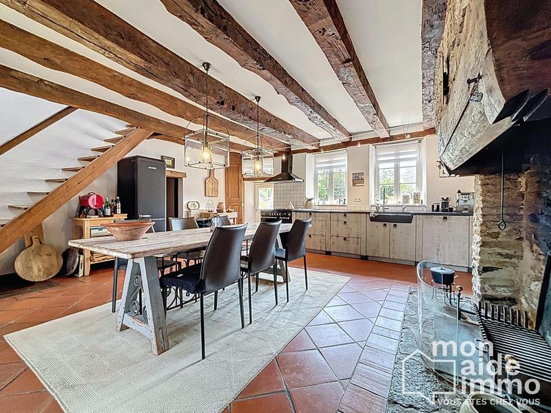 Maison ancienne - 230 m² - 7 pièces