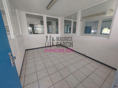 Entrepôt - 1 500 m²