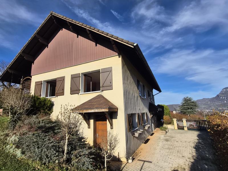Maison - 140 m² - 5 pièces