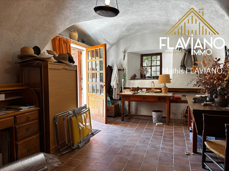 Maison - 804 m² - 12 pièces