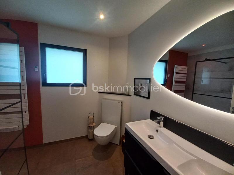 Maison traditionnelle - 220 m² - 8 pièces