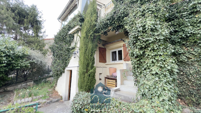 Propriété - 211 m² - 8 pièces