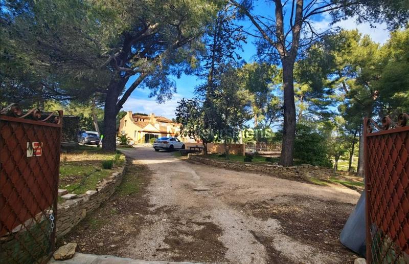 Propriété - 200 m² - 10 pièces