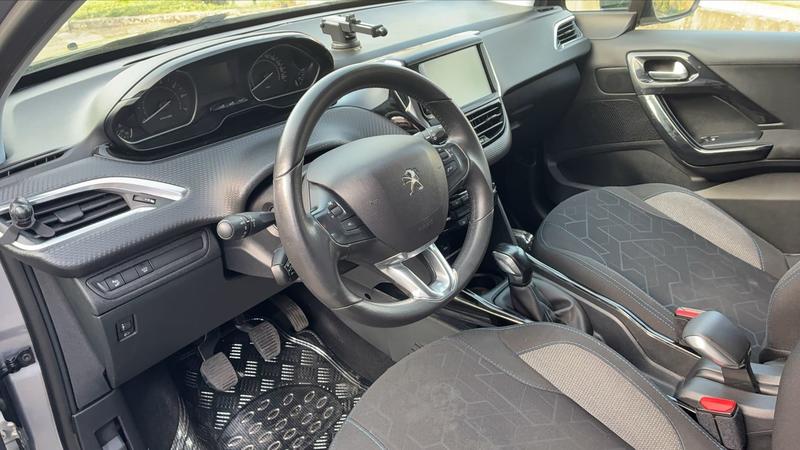 Peugeot 2008 1.2 PureTech 82 Signature - Entretien constructeur