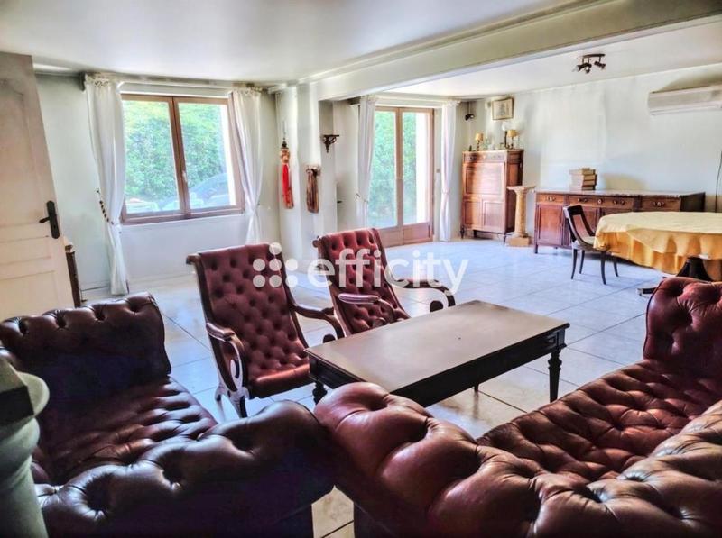 Maison - 262 m² - 10 pièces