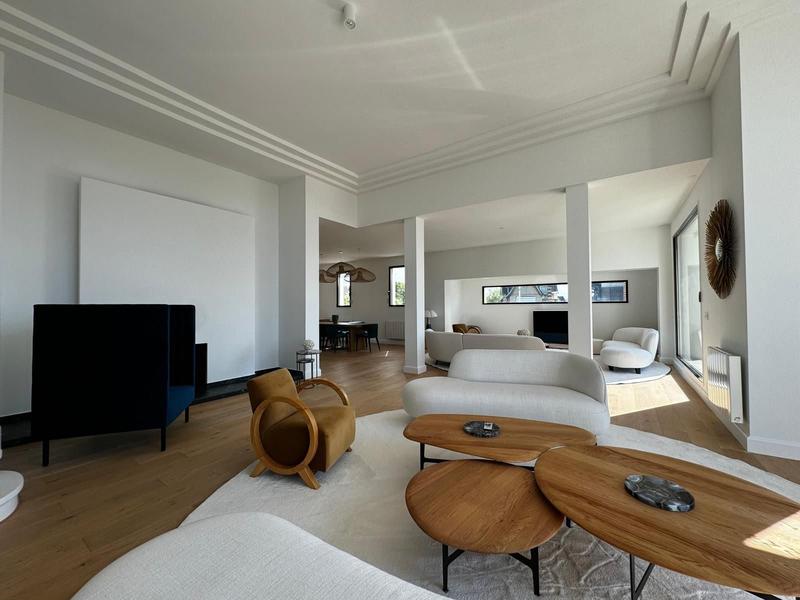 Maison contemporaine - 417 m² - 10 pièces