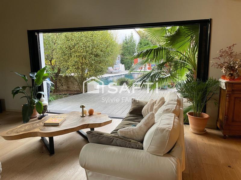 Maison - 310 m² - 8 pièces