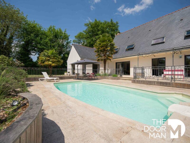 Maison - 264 m² - 10 pièces