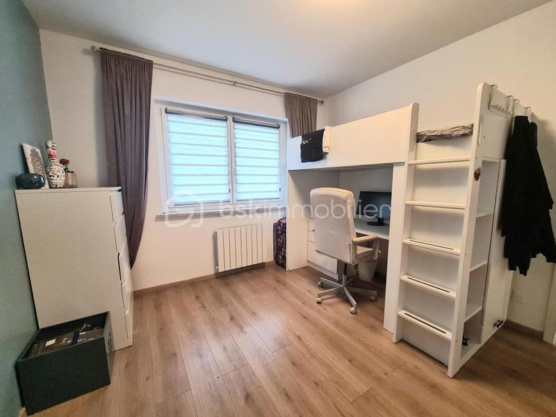 Maison - 180 m² - 9 pièces