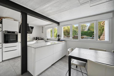 Maison - 180 m² - 7 pièces