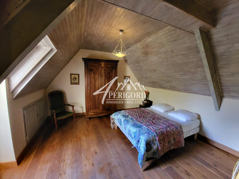 Maison - 270 m² - 10 pièces