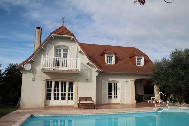 Maison traditionnelle - 167 m² - 6 pièces