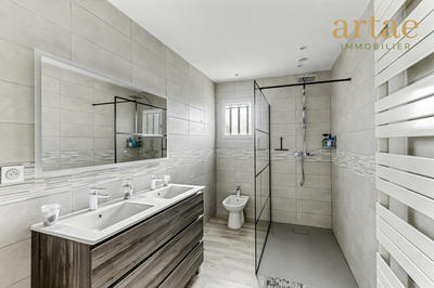 Maison traditionnelle - 137 m² - 5 pièces