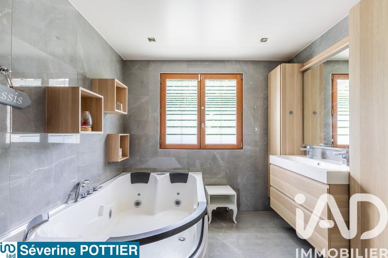 Maison - 126 m² - 7 pièces