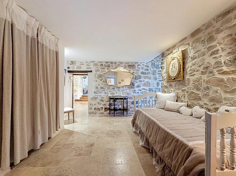 Maison - 397 m² - 8 pièces