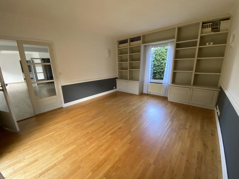 Maison - 239 m² - 10 pièces