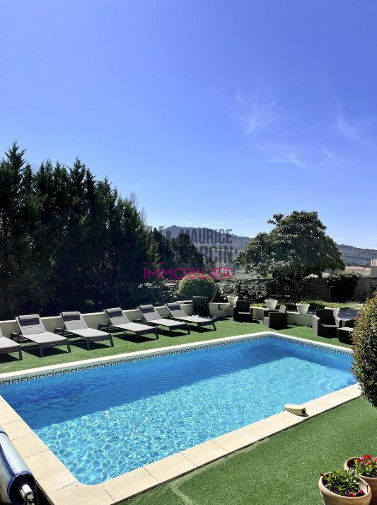 Maison - 325 m² - 10 pièces