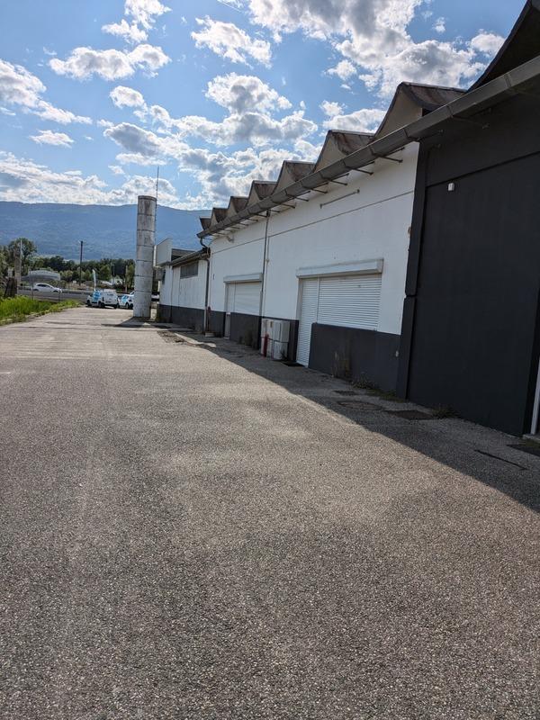 Local d'activité / Entrepôt - 135 m² - 2 pièces