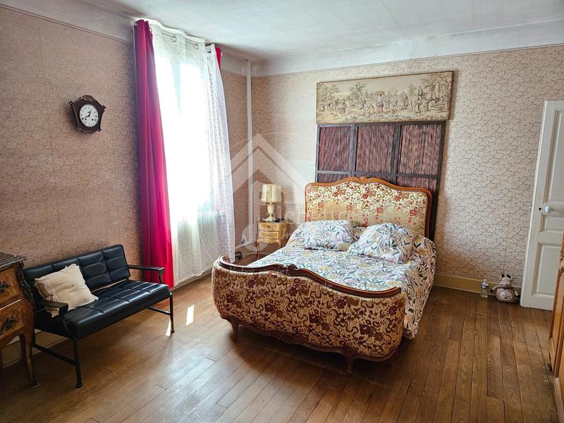 Maison de village - 238 m² - 10 pièces