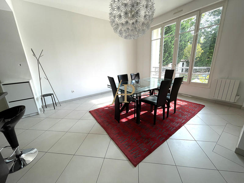 Appartement - 92 m² - 5 pièces