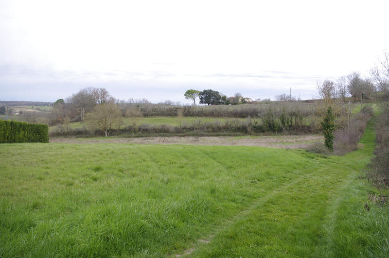 Terrain constructible - 1 068 m²