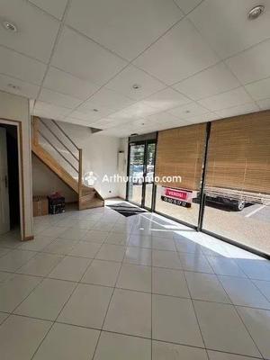 Magasins - 91 m² - 4 pièces