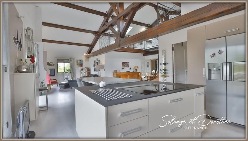 Maison - 325 m² - 8 pièces