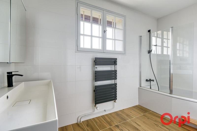 Maison - 185 m² - 8 pièces