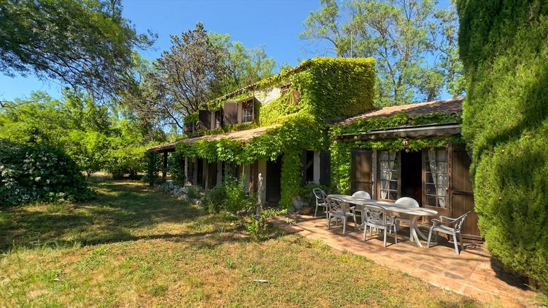 Demeure - 206 m² - 11 pièces