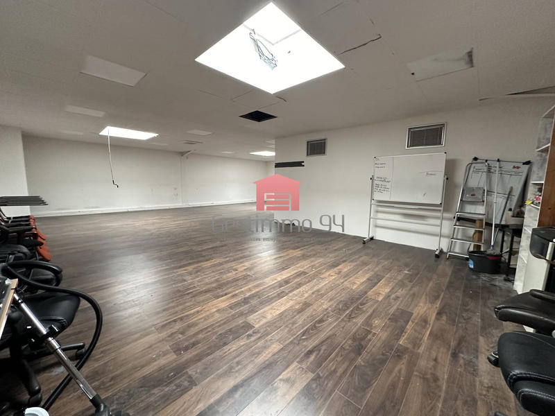 Local d'activités - 127 m²