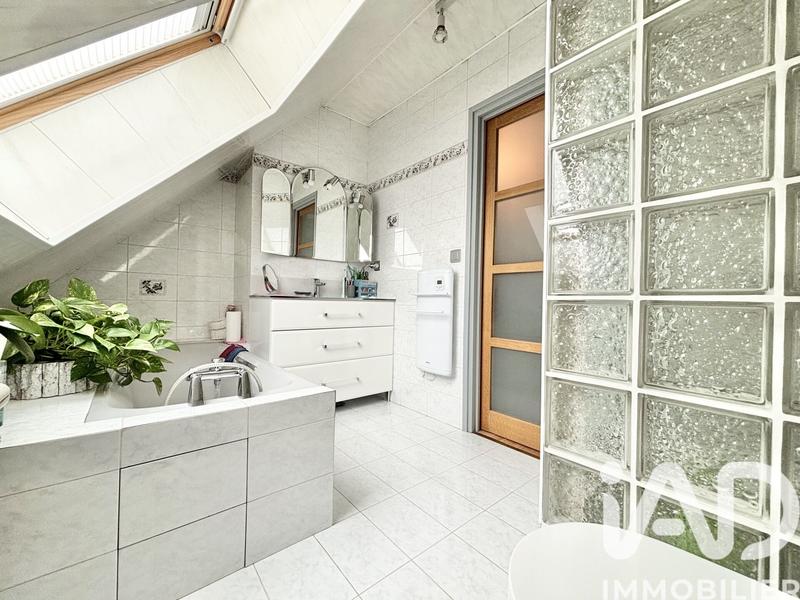 Maison - 92 m² - 5 pièces