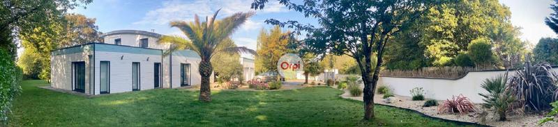 Demeure - 200 m² - 5 pièces