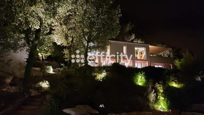 Maison - 290 m² - 11 pièces