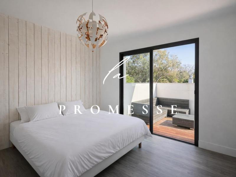 Villa - 323 m² - 8 pièces
