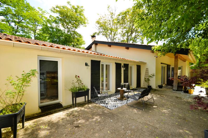 Maison - 206 m² - 6 pièces