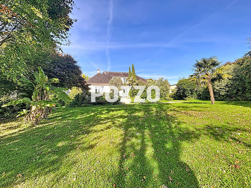 Maison - 210 m² - 9 pièces