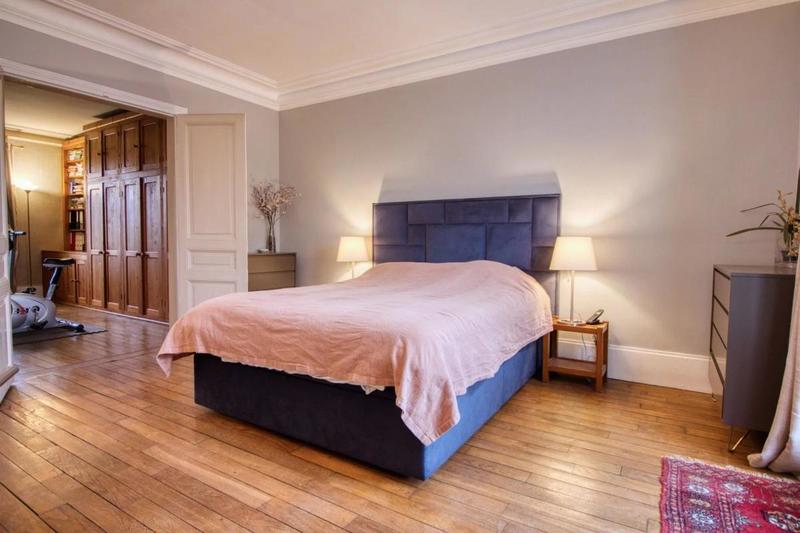 Maison - 220 m² - 11 pièces