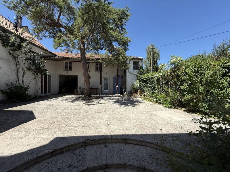 Maison - 250 m² - 10 pièces