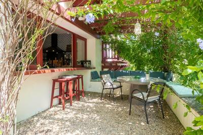 Propriété - 213 m² - 6 pièces