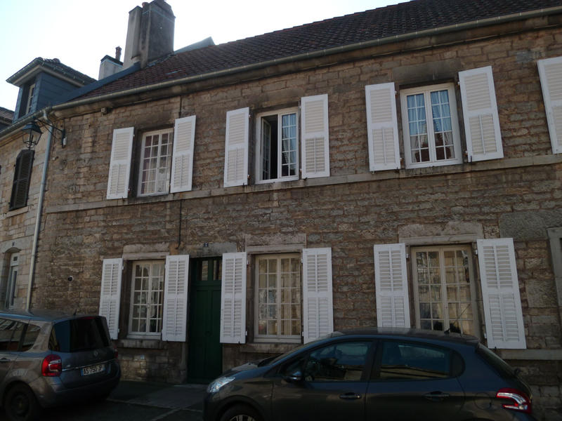 Propriété - 215 m² - 9 pièces