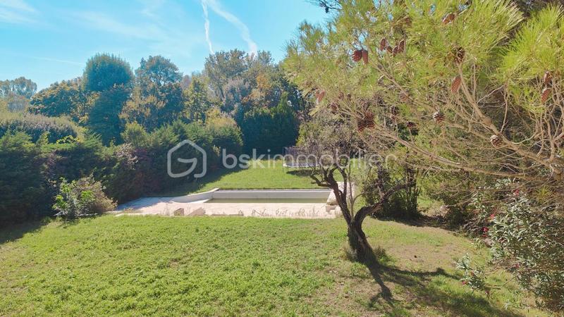 Maison traditionnelle - 240 m² - 10 pièces