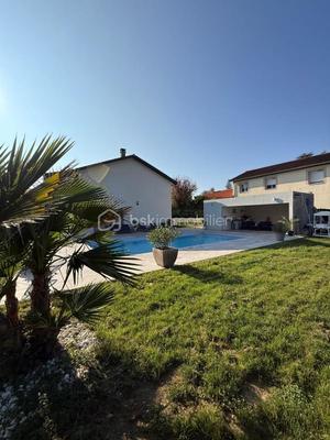 Maison traditionnelle - 173 m² - 5 pièces