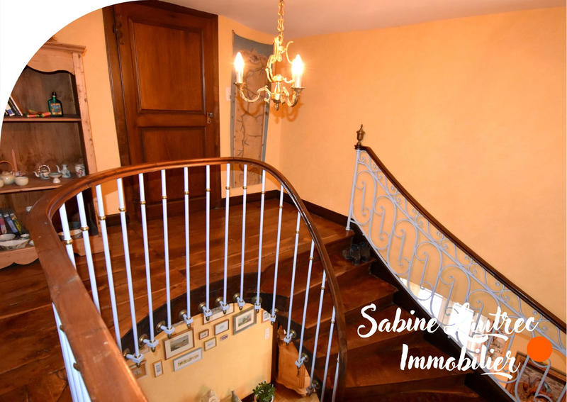 Maison - 233 m² - 7 pièces