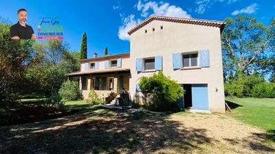 Maison - 237 m² - 7 pièces