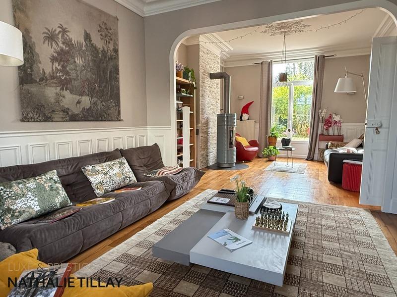 Maison - 220 m² - 9 pièces